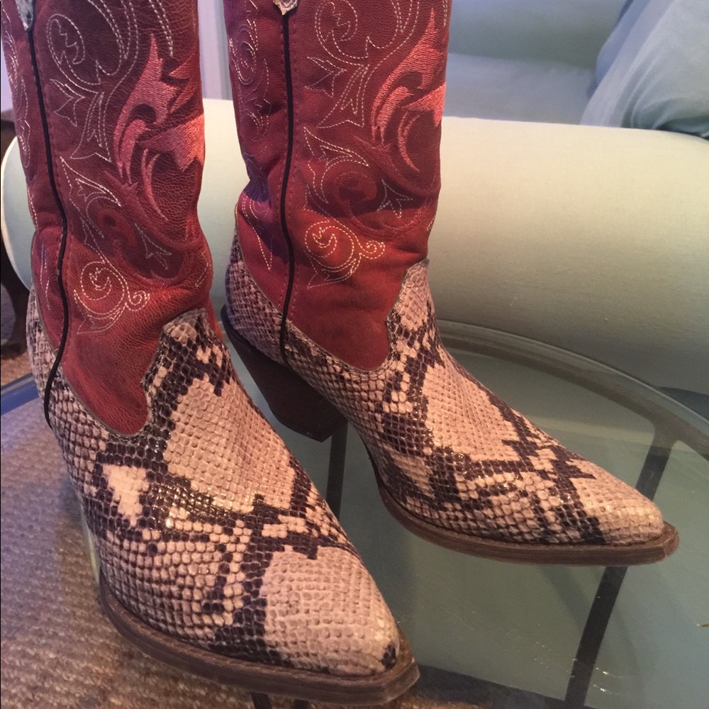 Unique boots by Durango